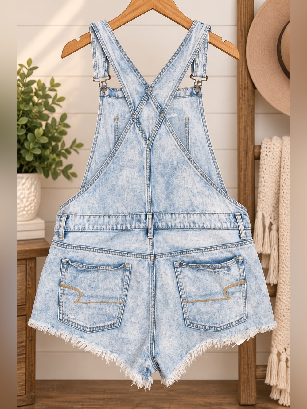 American Eagle Light Wash Distressed Denim Shortalls Overalls Size Large - Picture 2 of 2